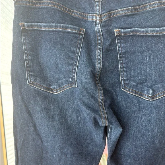 GUC Kut from the Kloth High-Waisted Black Ankle Cropped Fray Jeans - Picture 7 of 9